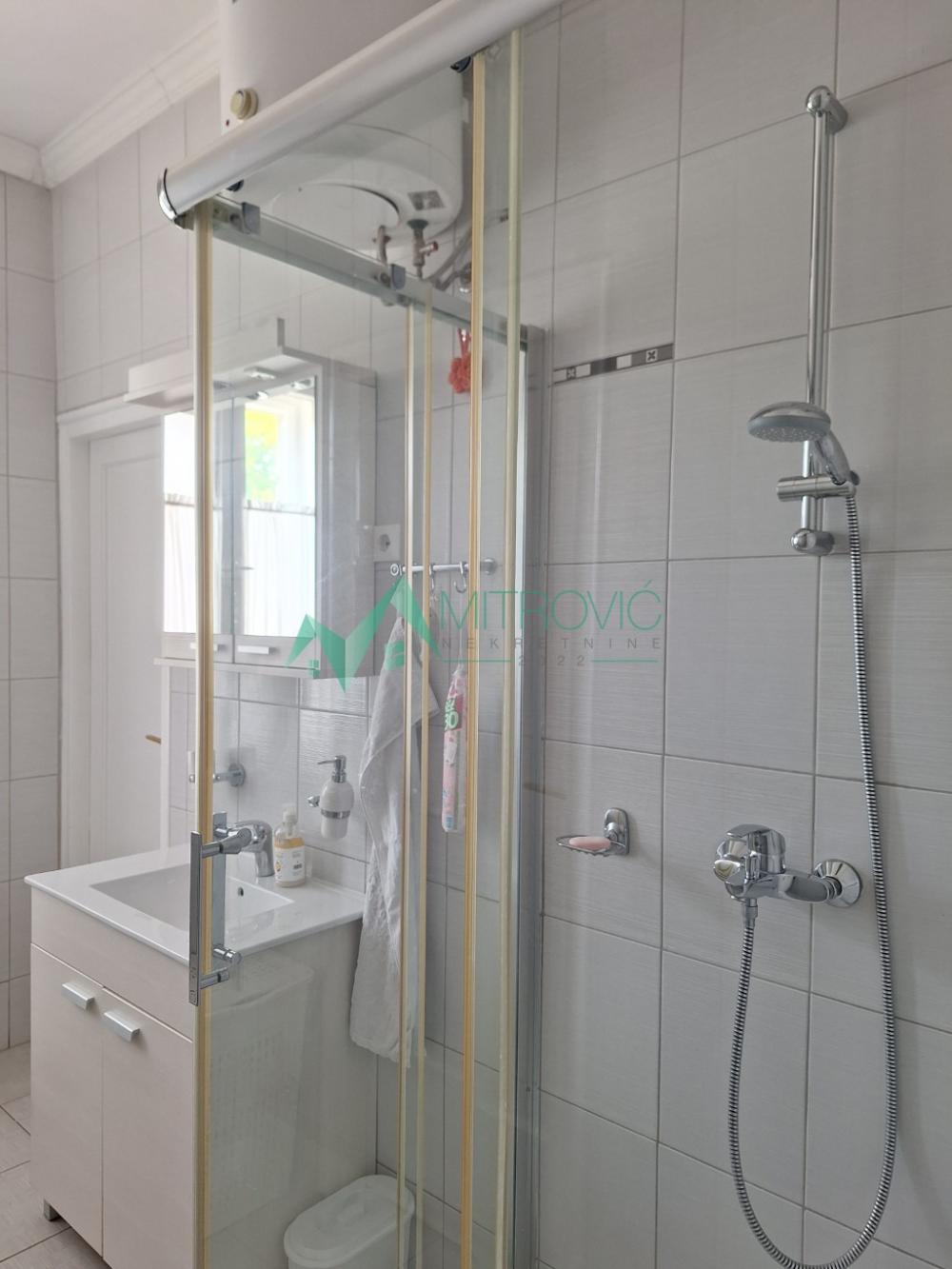 Slika 9 - Prelep salonski stan u blizini riblje pijace i keja  