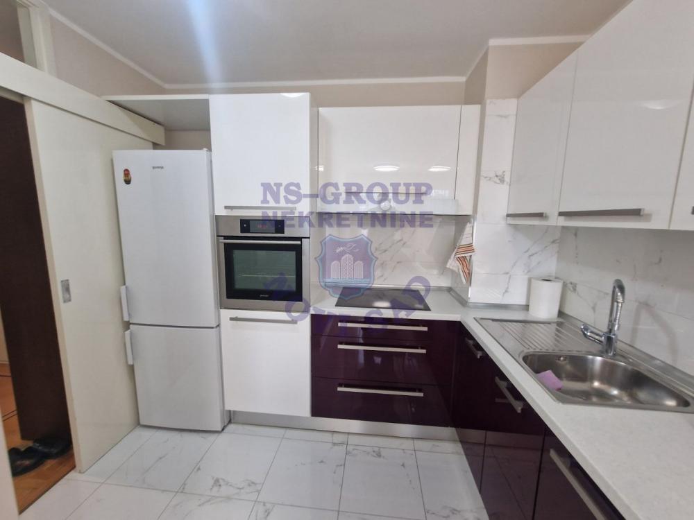 Slika 3 - Kompletno namešten dvosoban stan na Novom Naselju!