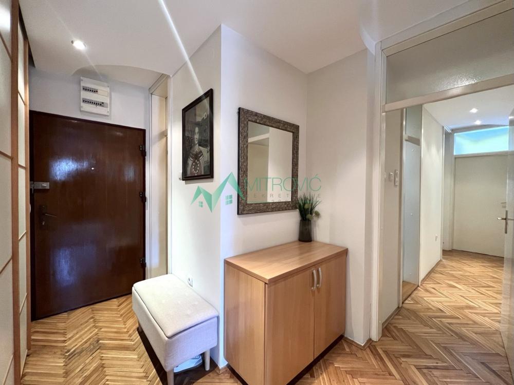 Slika 4 - Bulevar Oslobođenja/Centar, 73m2, parking za stanare!