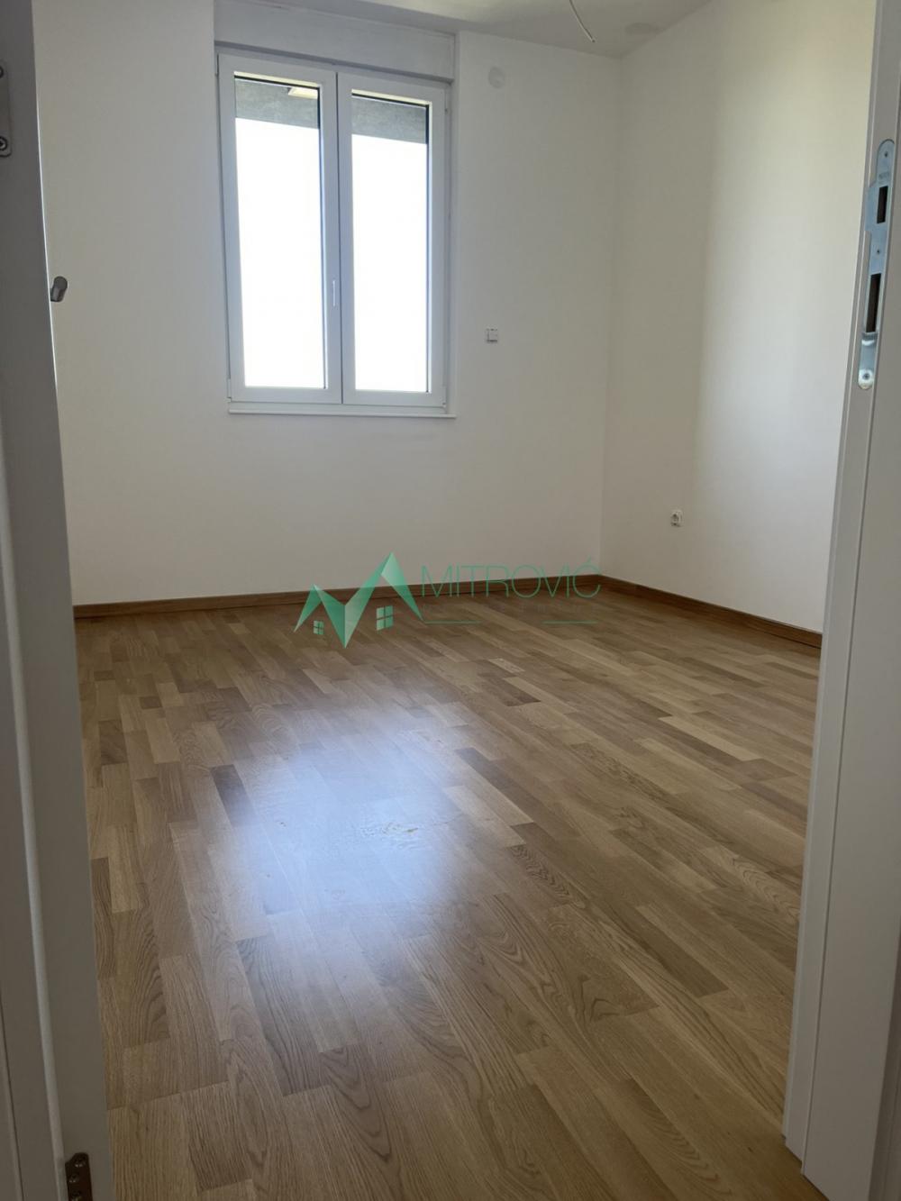 Slika 1 - NOV NEUSELJAVAN STAN NA TELEPU  