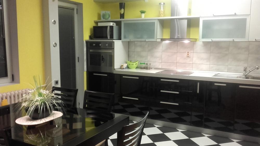 Glavna slika -Trosoban, 78m2, Bulevar oslobođenja Novi Sad, sa terasom, ima lift