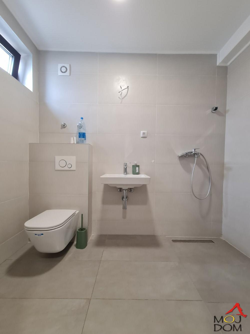 Slika 6 - Stan,NOVI SAD,TELEP,kv: 54, € 147200, ID: 1031223
