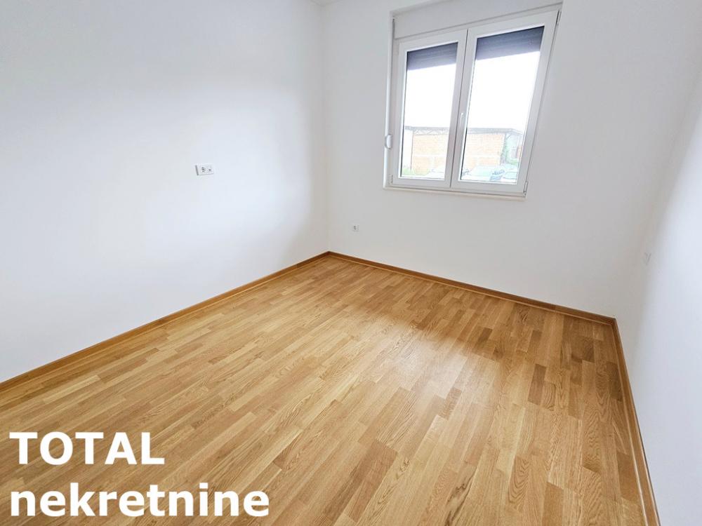 Slika 5 - Stan,PETROVARADIN,CENTAR,kv: 43.00, € 117000, ID: 1101490