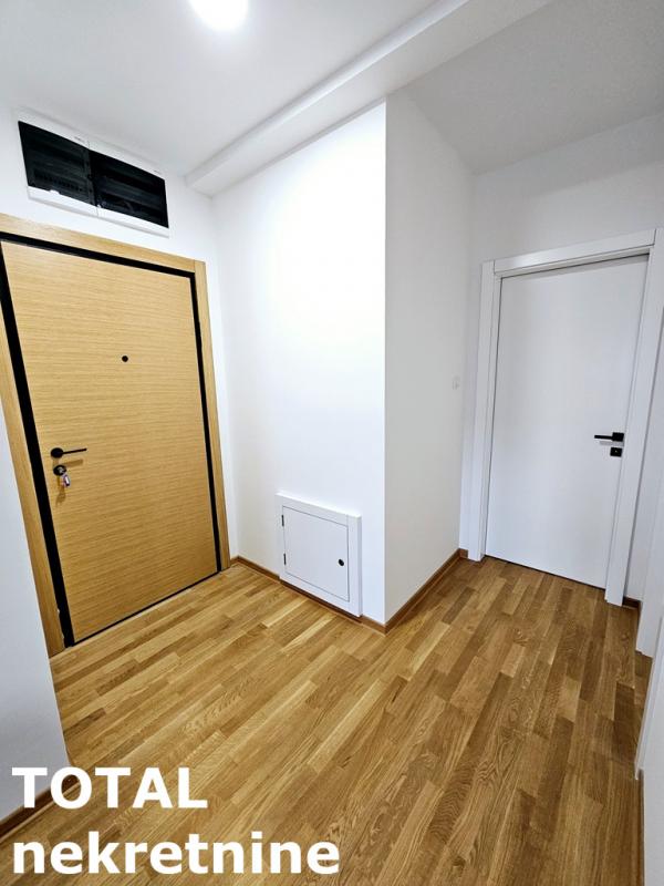 Slika 8 - Stan,PETROVARADIN,CENTAR,kv: 43.00, € 117000, ID: 1101490