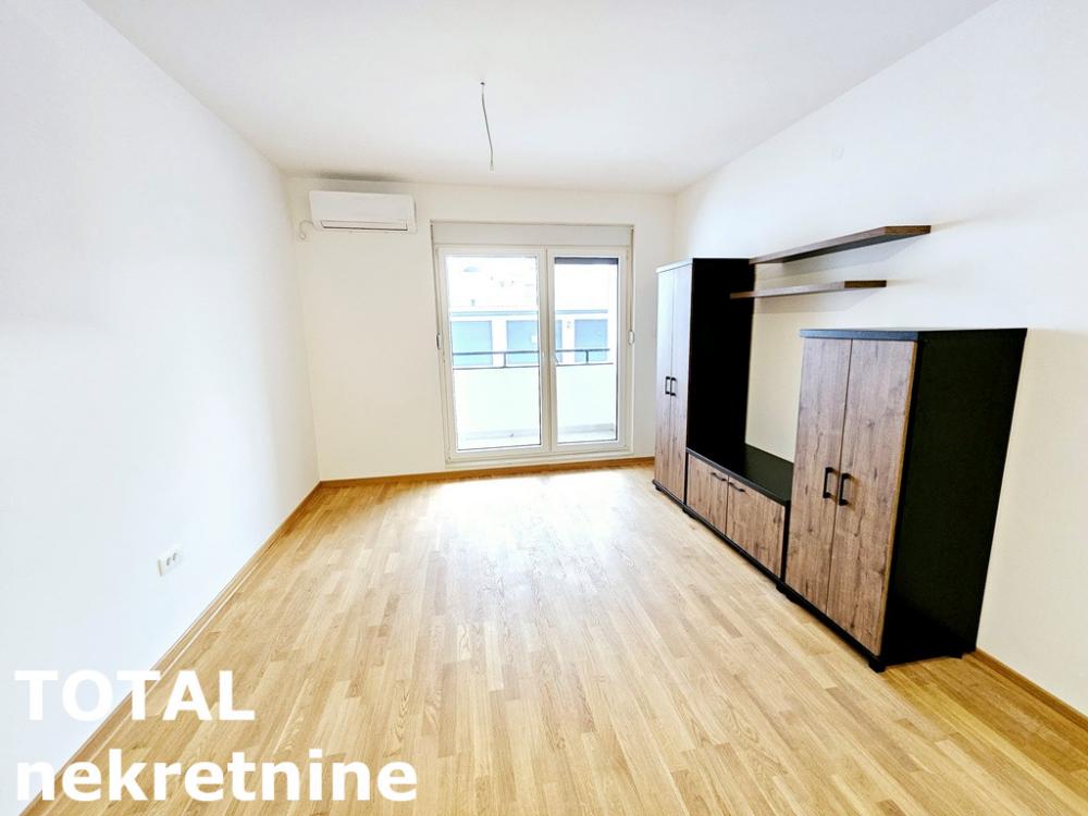 Slika 1 - Stan,PETROVARADIN,CENTAR,kv: 43.00, € 117000, ID: 1101490