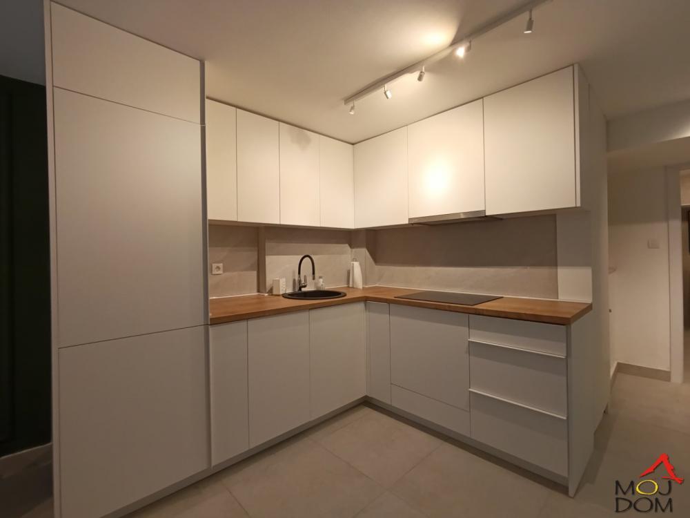 Slika 4 - Stan,NOVI SAD,CENTAR,kv: 61, € 143900, ID: 1030851