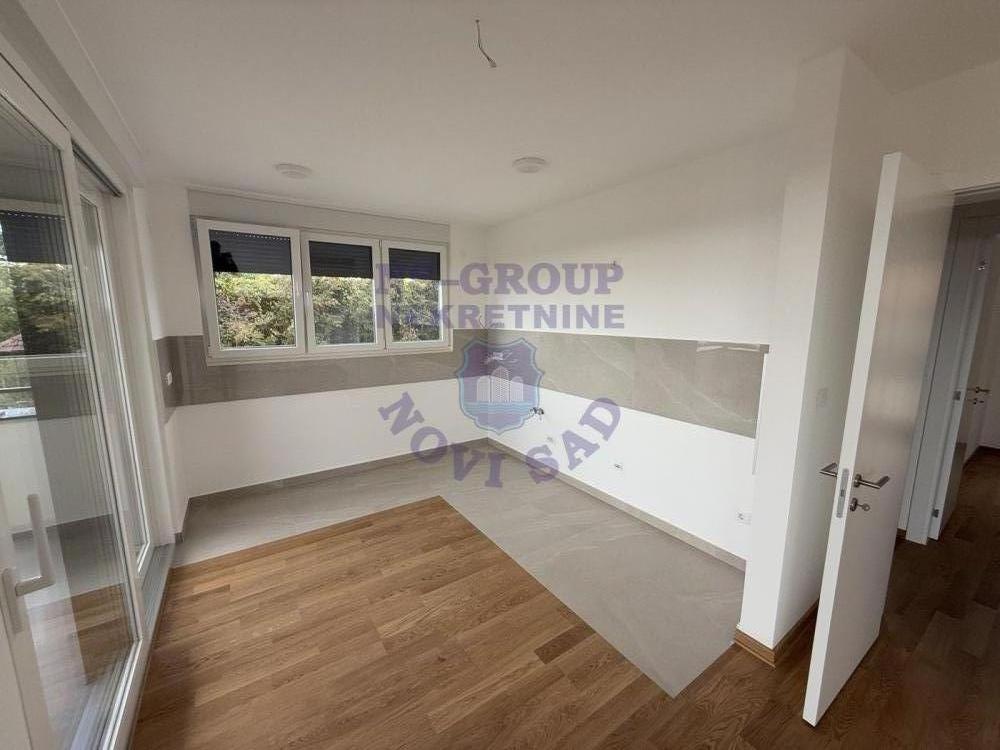 Slika 3 -  / Prelep porodičan stan sa pogledom na grad /