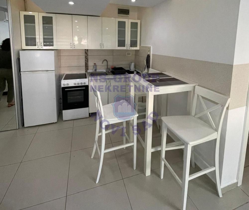 Slika 1 - Komforna renovirana garsonjera, Železnička stanica - 28m2