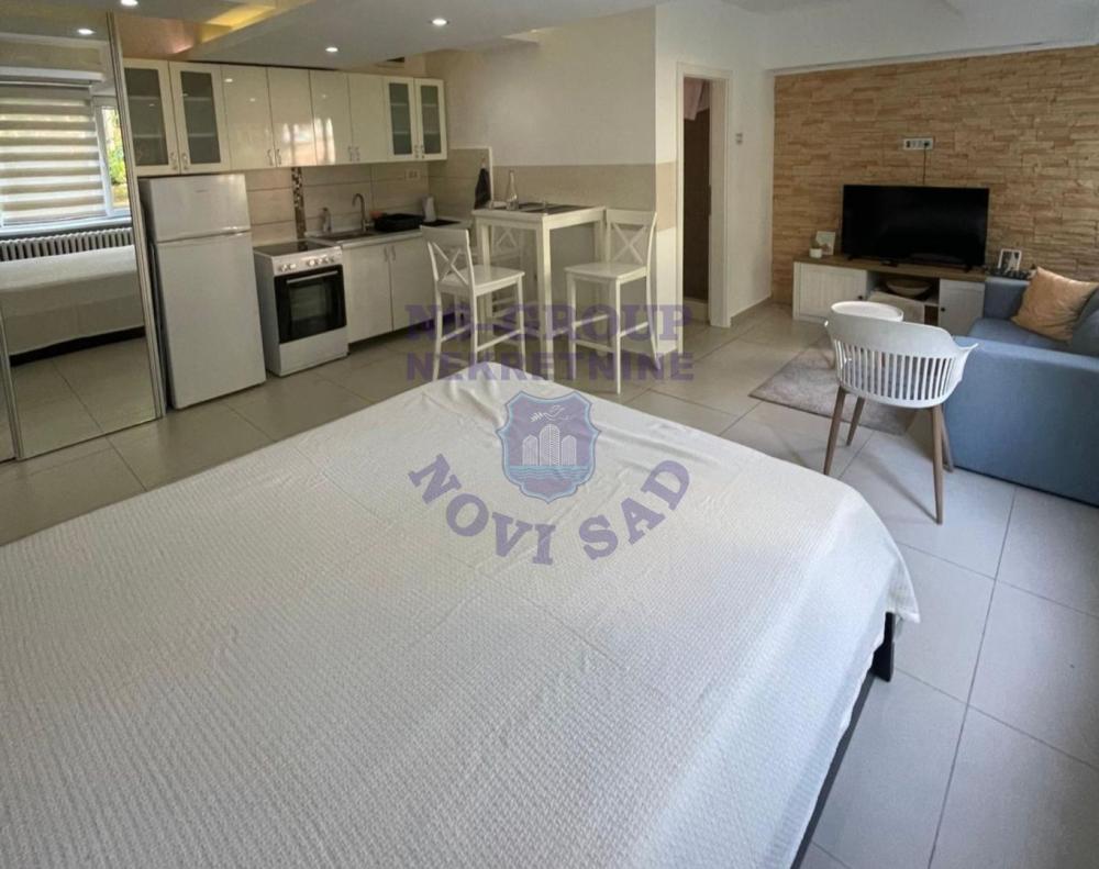 Slika 2 - Komforna renovirana garsonjera, Železnička stanica - 28m2