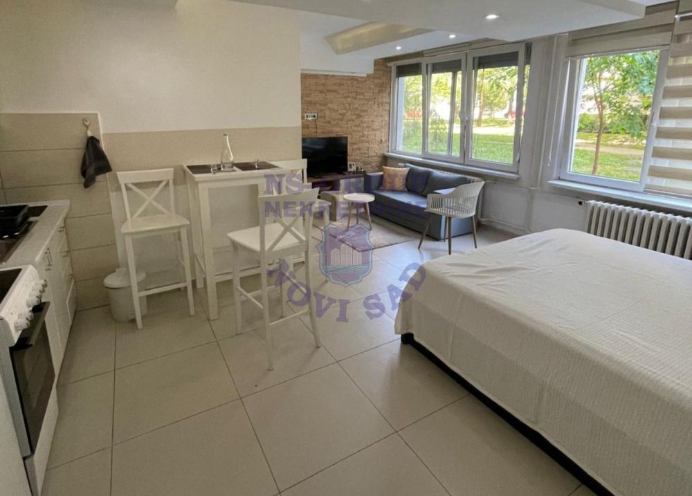 Glavna slika -Komforna renovirana garsonjera, Železnička stanica - 28m2