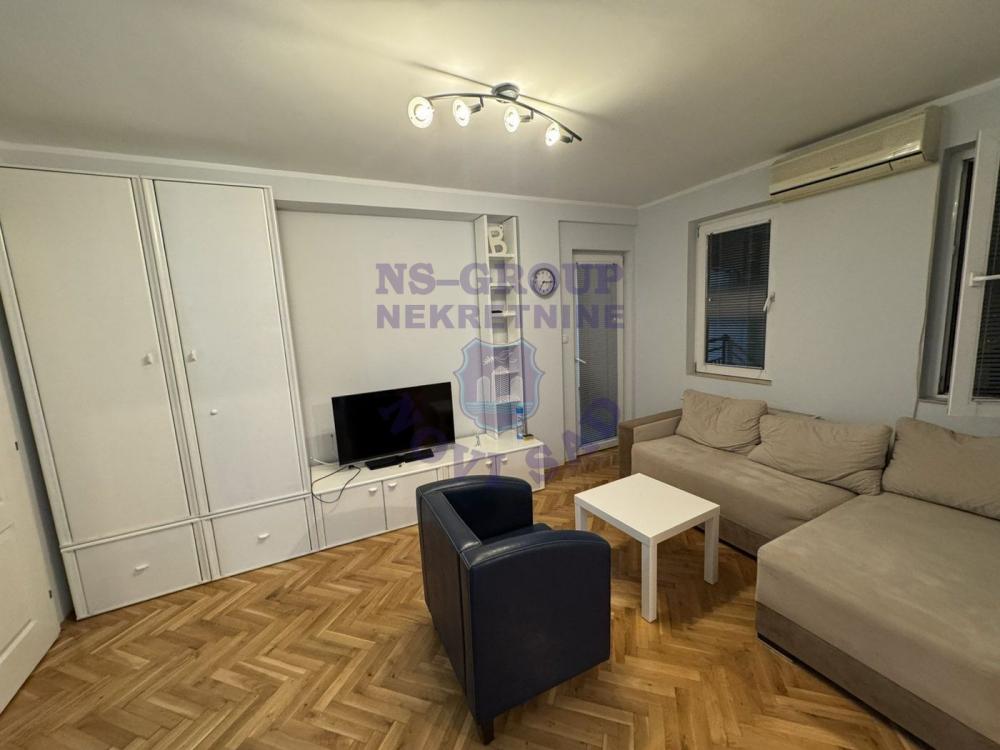 Slika 1 - Odličan dvoiposoban stan na Bulevaru oslobođenja!