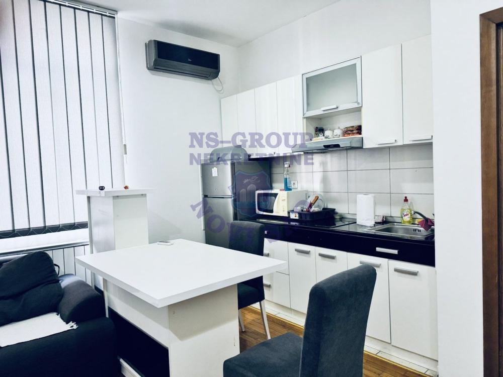 Slika 2 - Kompletno nameštena garsonjera na Bulevaru Evrope!