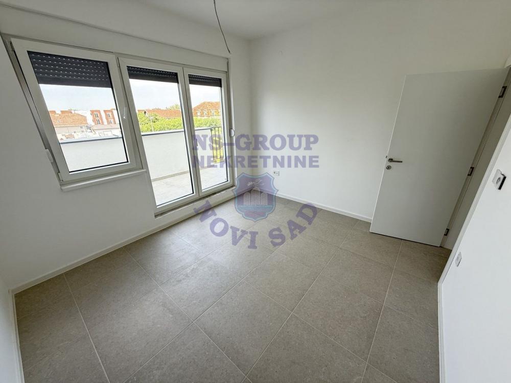 Slika 8 - Prelep stan sa četiri spavaće sobe / Gratis krovna terasa i parking