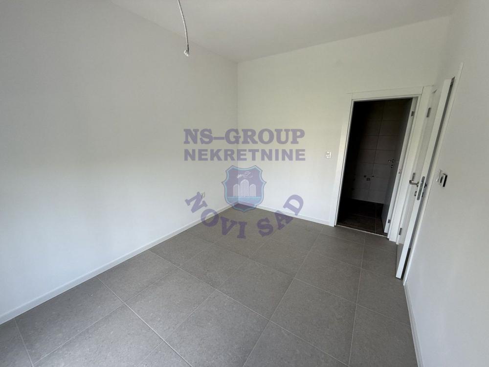 Slika 5 - Prelep stan sa četiri spavaće sobe / Gratis krovna terasa i parking