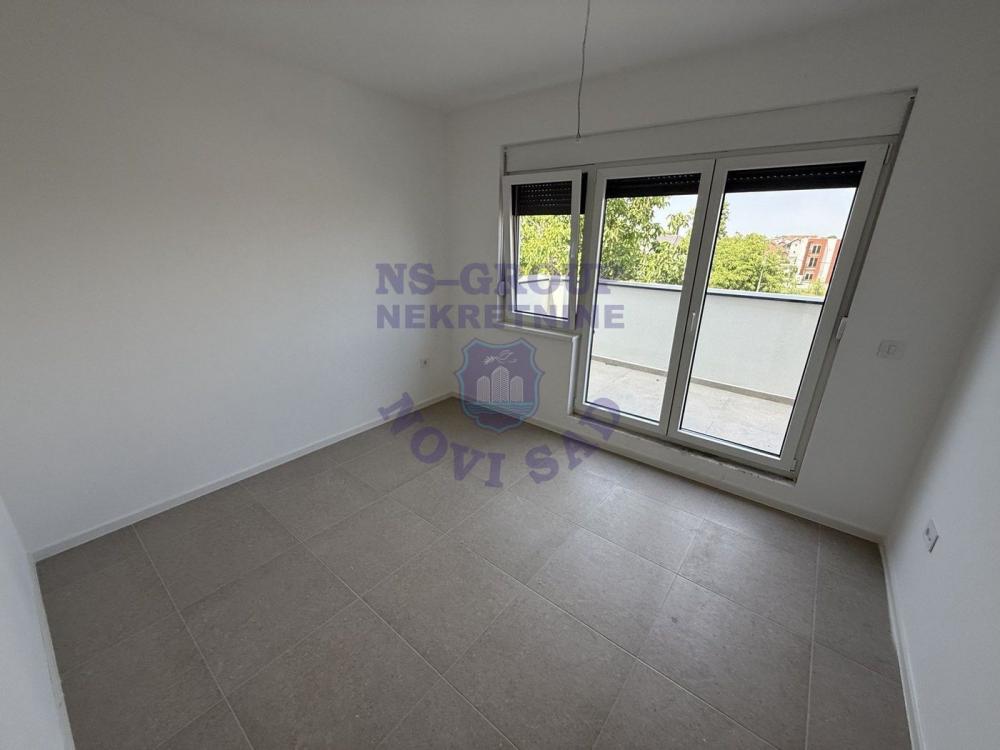 Slika 6 - Prelep stan sa četiri spavaće sobe / Gratis krovna terasa i parking