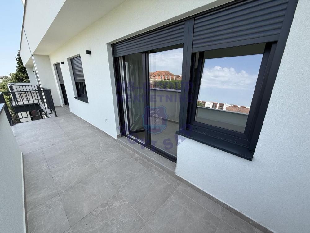 Slika 7 - Prelep stan sa četiri spavaće sobe / Gratis krovna terasa i parking