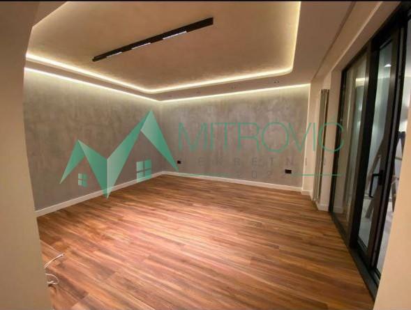 Glavna slika -Prodaje se luksuzno renoviran četvorosoban stan u centru grada – Železnička ulica 