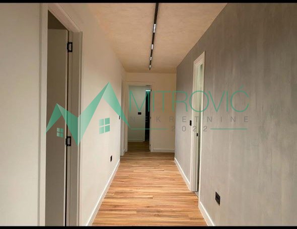 Slika 1 - Prodaje se luksuzno renoviran četvorosoban stan u centru grada – Železnička ulica 