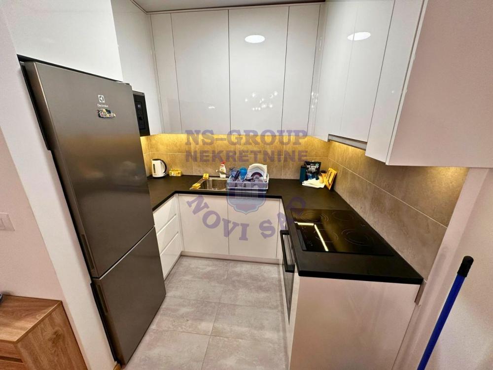 Slika 2 - Dvosoban, 44m2, Nova Detelinara Novi Sad, sa terasom, ima lift