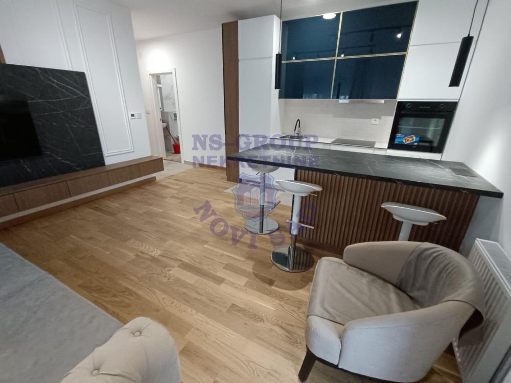 Glavna slika -Prodaja stana, 42m2, Telep Novi Sad, sa terasom, ima lift