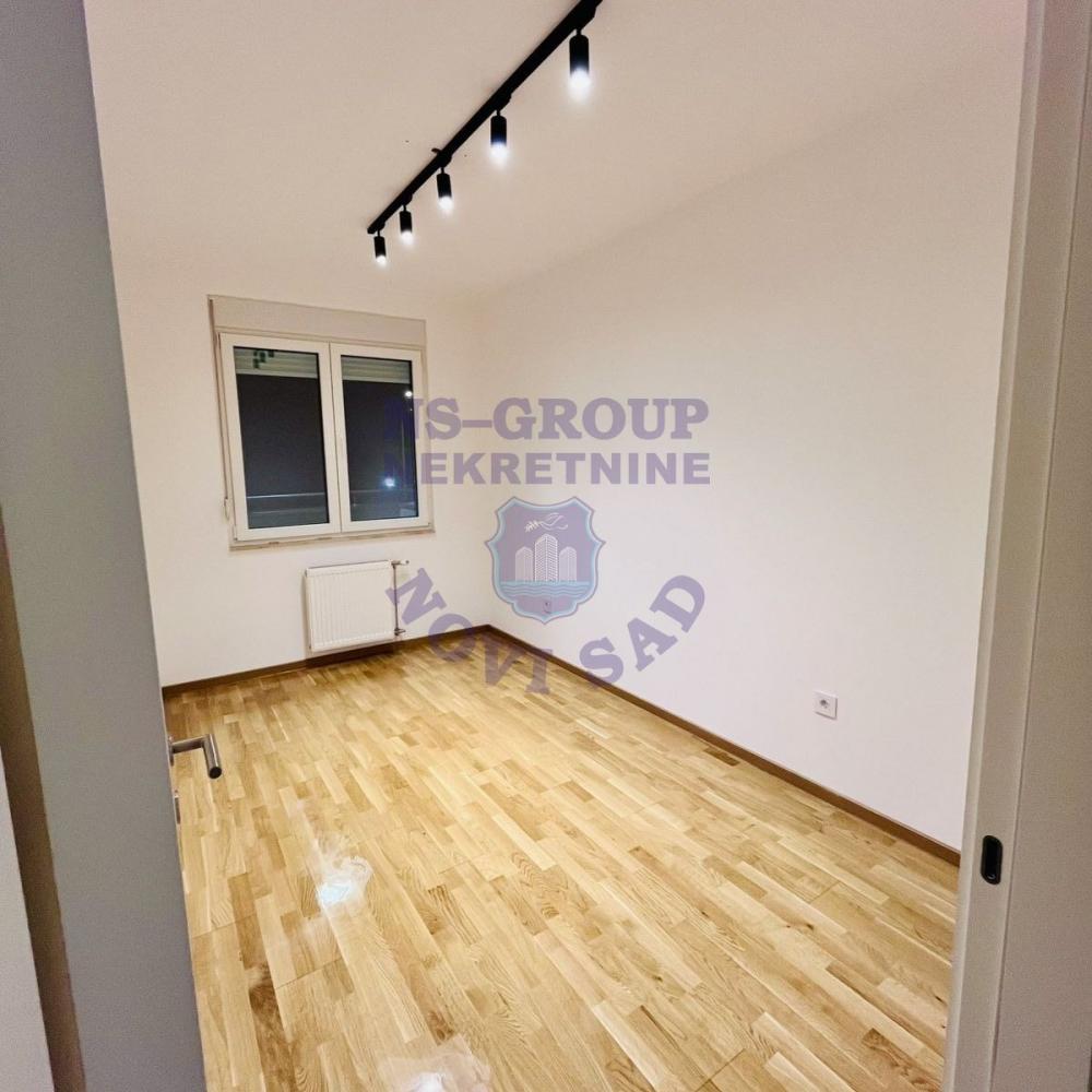 Slika 1 - Dvosoban, 44m2, Avijatičarsko naselje Novi Sad, sa terasom, ima lift