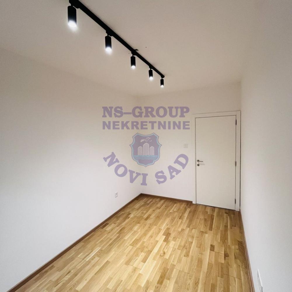 Slika 2 - Dvosoban, 44m2, Avijatičarsko naselje Novi Sad, sa terasom, ima lift