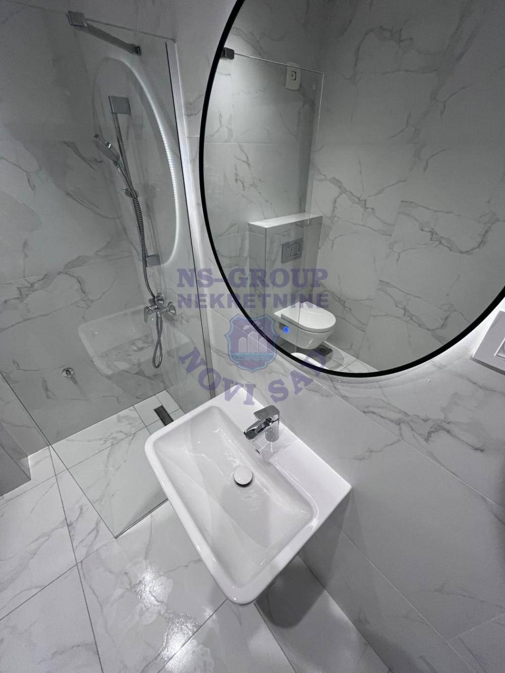 Slika 3 - Dvosoban, 44m2, Avijatičarsko naselje Novi Sad, sa terasom, ima lift