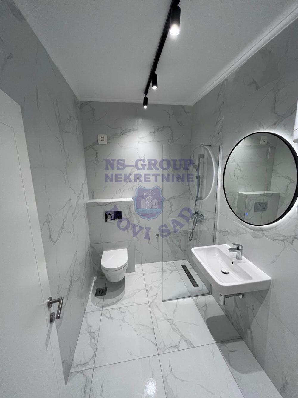 Slika 4 - Dvosoban, 44m2, Avijatičarsko naselje Novi Sad, sa terasom, ima lift