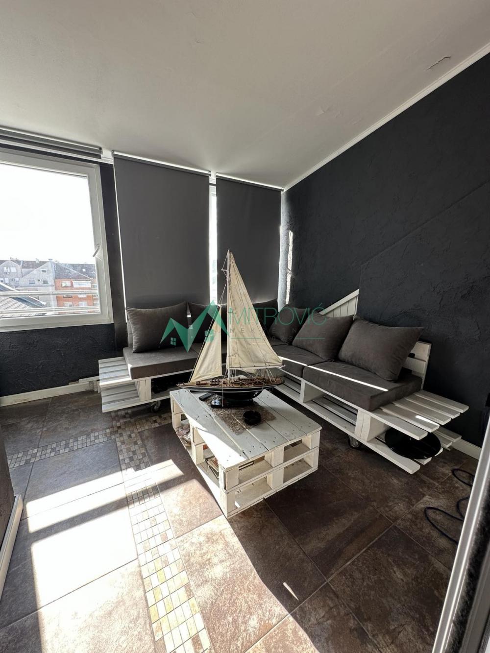 Slika 1 - Komforan duplex - dve zastakljene terase + parking! 