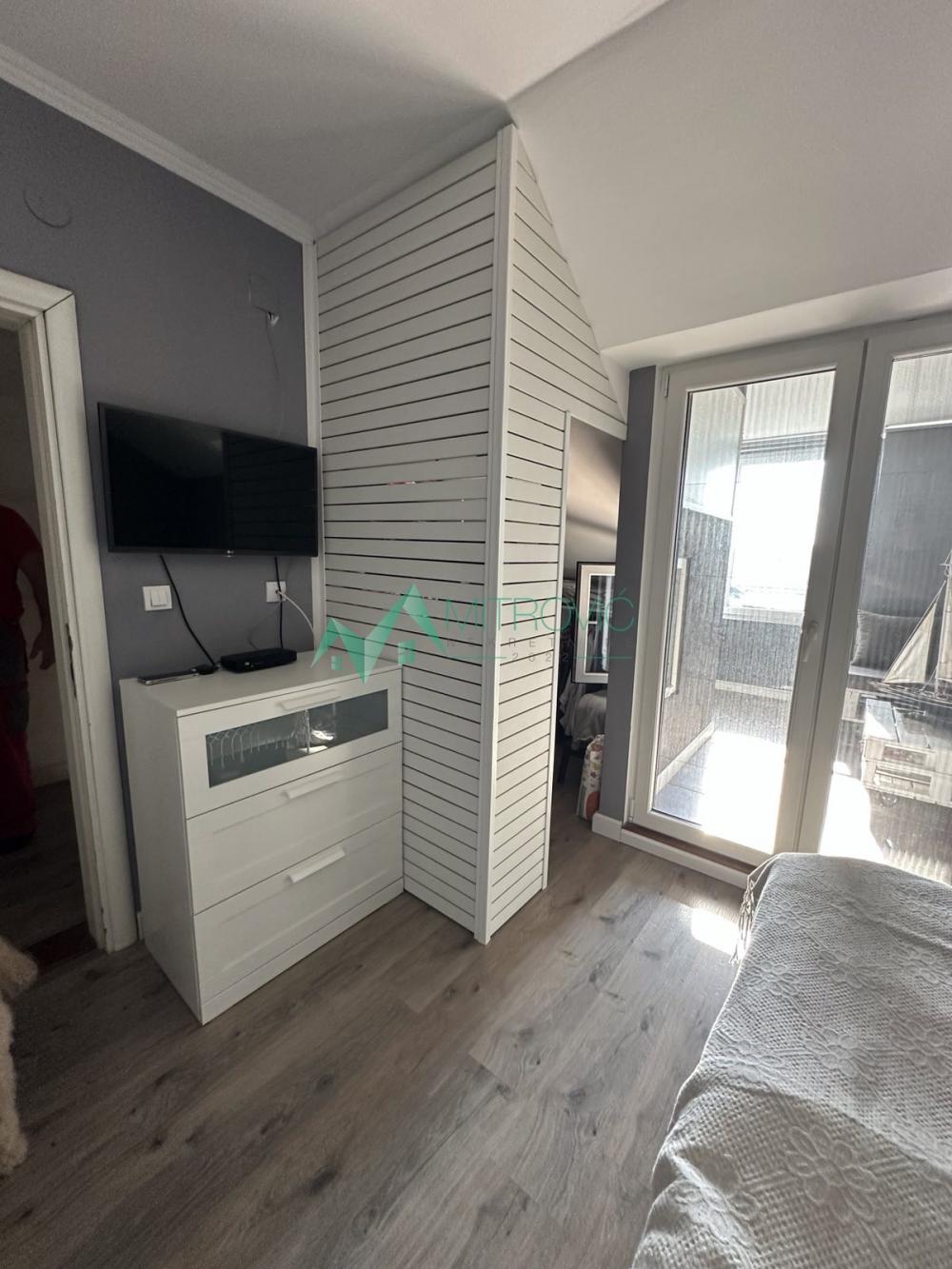 Slika 4 - Komforan duplex - dve zastakljene terase + parking! 