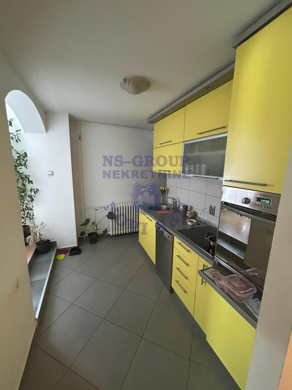 Glavna slika -Odličan stan-Novo naselje 88m2