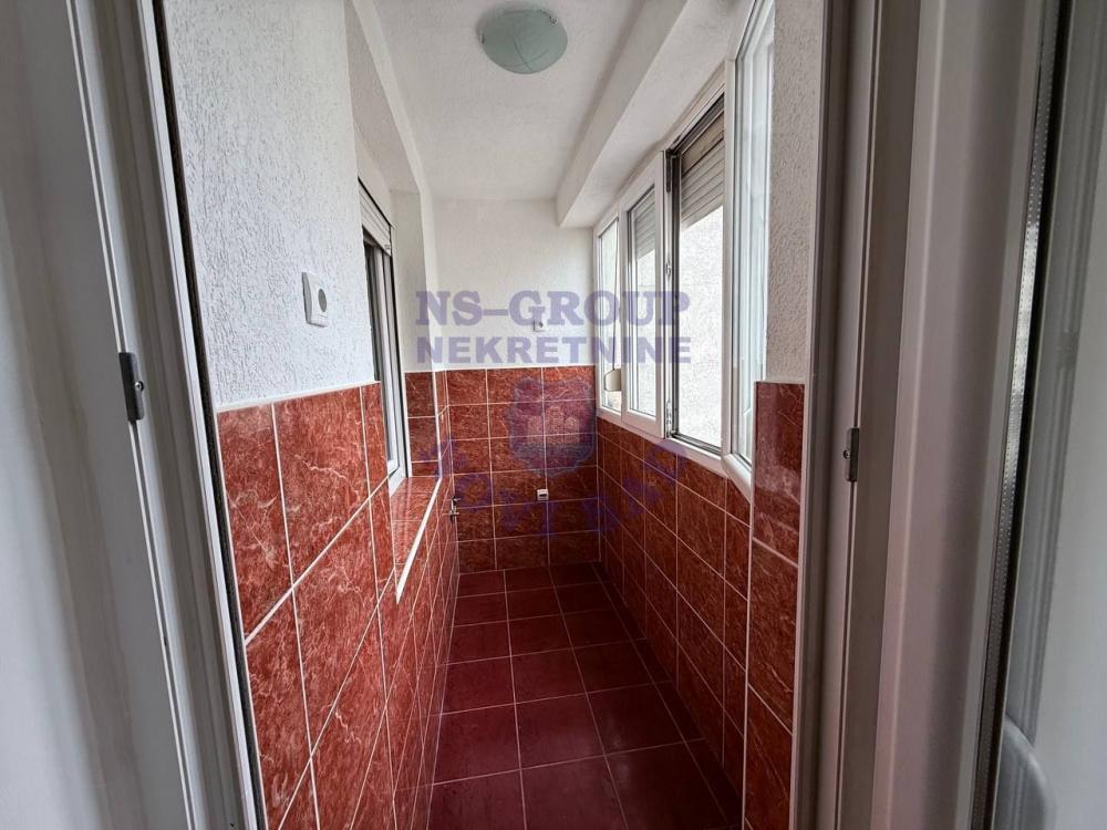 Slika 0 - Prodaja stana, 36m2, Bulevar patrijarha Pavla (Somborski bulevar) Novi Sad, sa terasom, ima lift