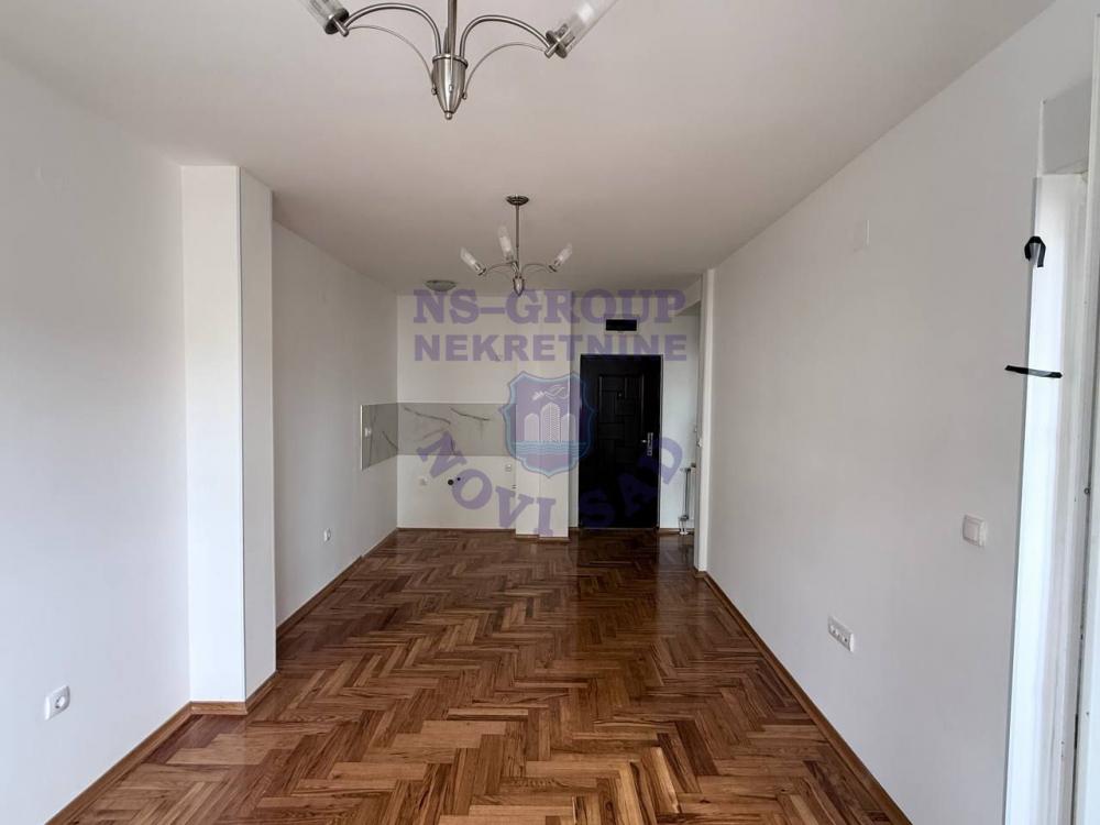 Slika 3 - Prodaja stana, 36m2, Bulevar patrijarha Pavla (Somborski bulevar) Novi Sad, sa terasom, ima lift