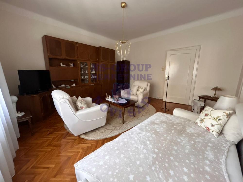 Slika 1 - Salonac na odličnoj lokaciji!