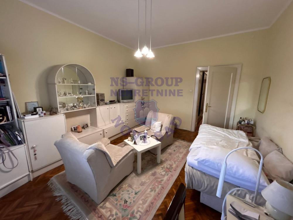 Slika 10 - Salonac na odličnoj lokaciji!