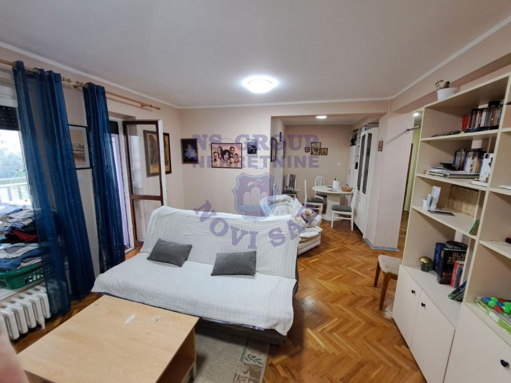 Slika 2 - Troiposoban, 93m2, Grbavica Novi Sad, sa terasom, ima lift