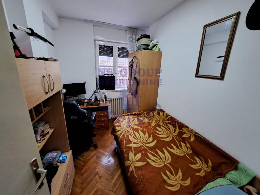 Slika 3 - Troiposoban, 93m2, Grbavica Novi Sad, sa terasom, ima lift