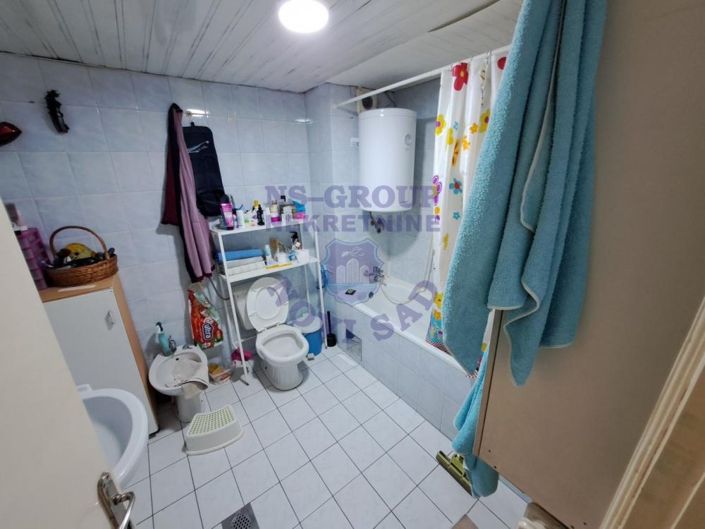 Slika 6 - Troiposoban, 93m2, Grbavica Novi Sad, sa terasom, ima lift