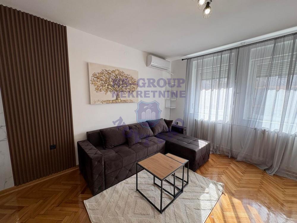 Glavna slika -Odlična garsonjera na Bulevaru oslobođenja!