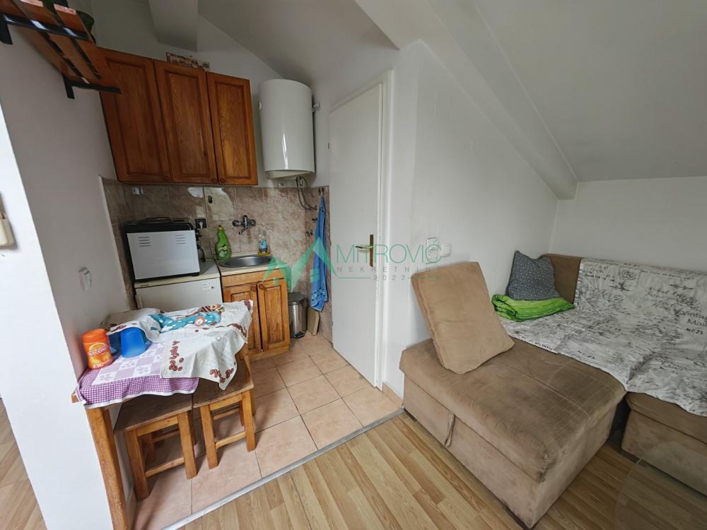 Slika 6 - Satelit, blizina pijace. Povoljna garsonjera od 22m2! 