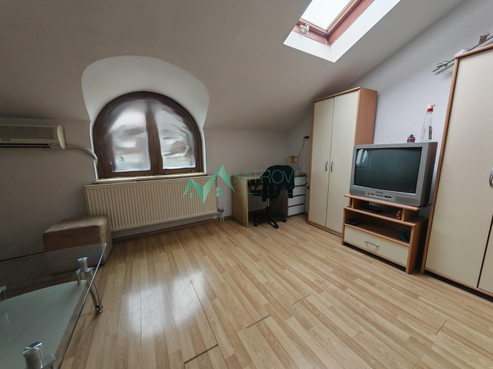 Slika 1 - Satelit, blizina pijace. Povoljna garsonjera od 22m2! 