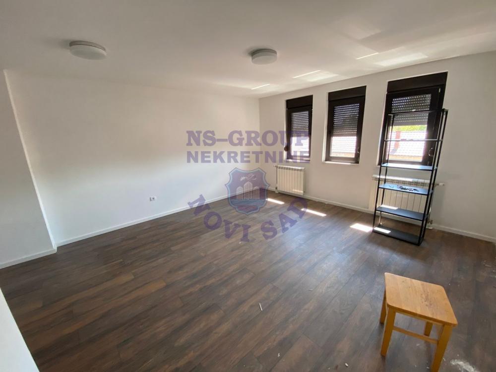 Glavna slika -Dvosoban stan u blizini Somborskog Bulevara