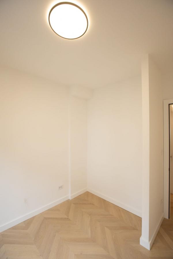 Slika 10 - Četvorosoban stan sa parking mestom u Centru.