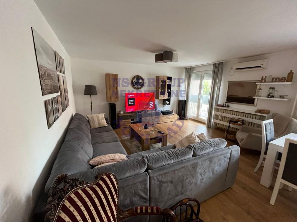 Glavna slika -Trosoban stan na Limanu 3 