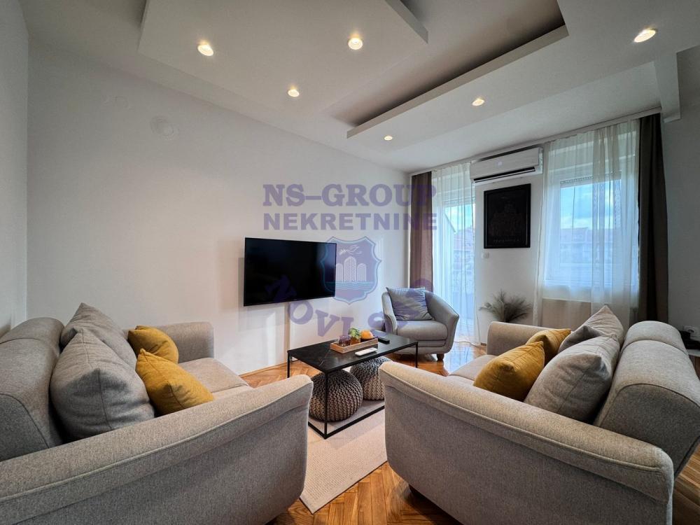 Glavna slika -Troiposoban stan na Novoj Detelinari 