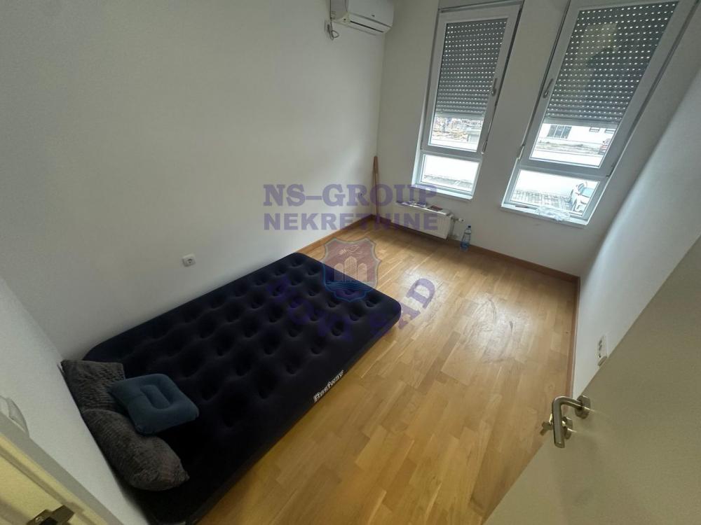 Slika 5 - Trosoban, 58m2, Podbara Novi Sad, sa terasom, ima lift