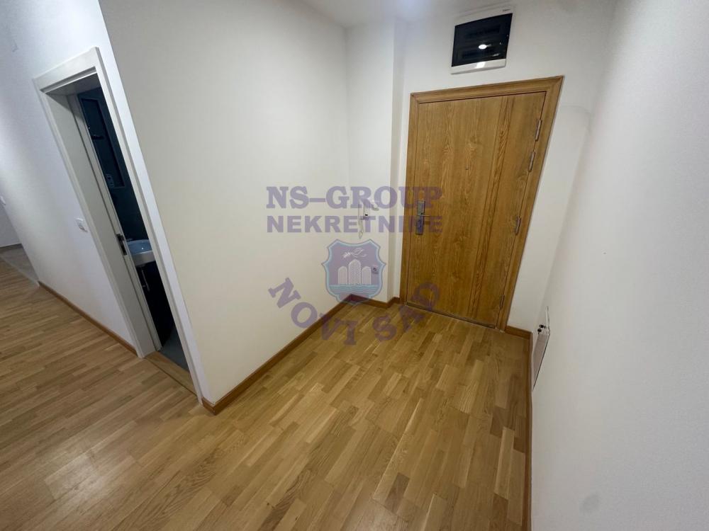 Slika 6 - Trosoban, 58m2, Podbara Novi Sad, sa terasom, ima lift