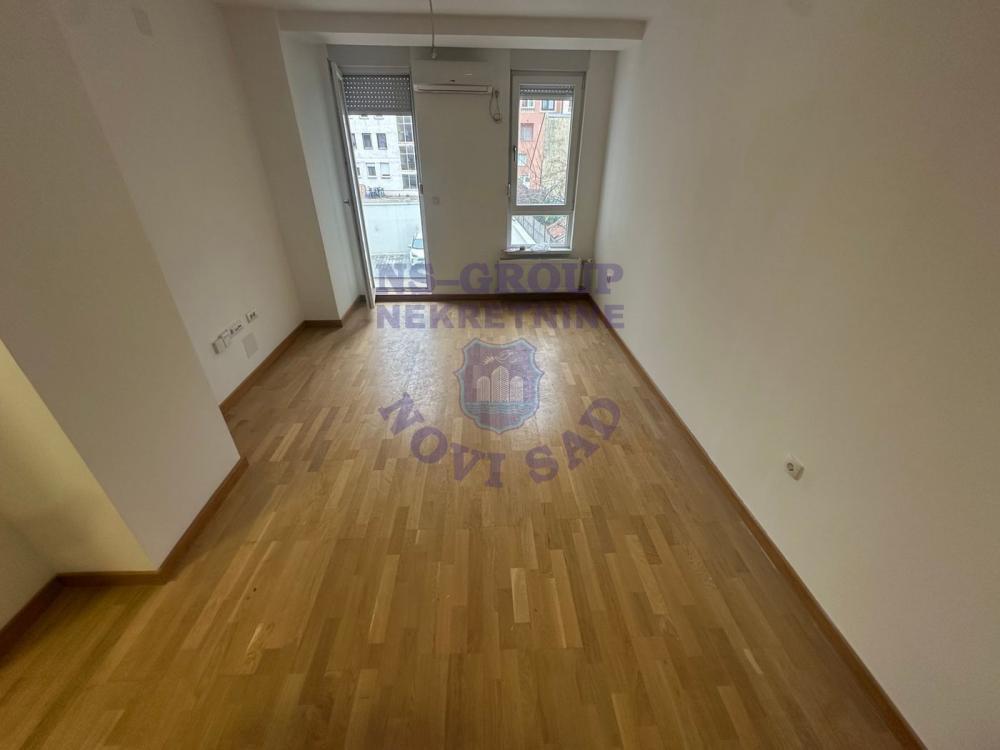 Glavna slika -Trosoban, 58m2, Podbara Novi Sad, sa terasom, ima lift