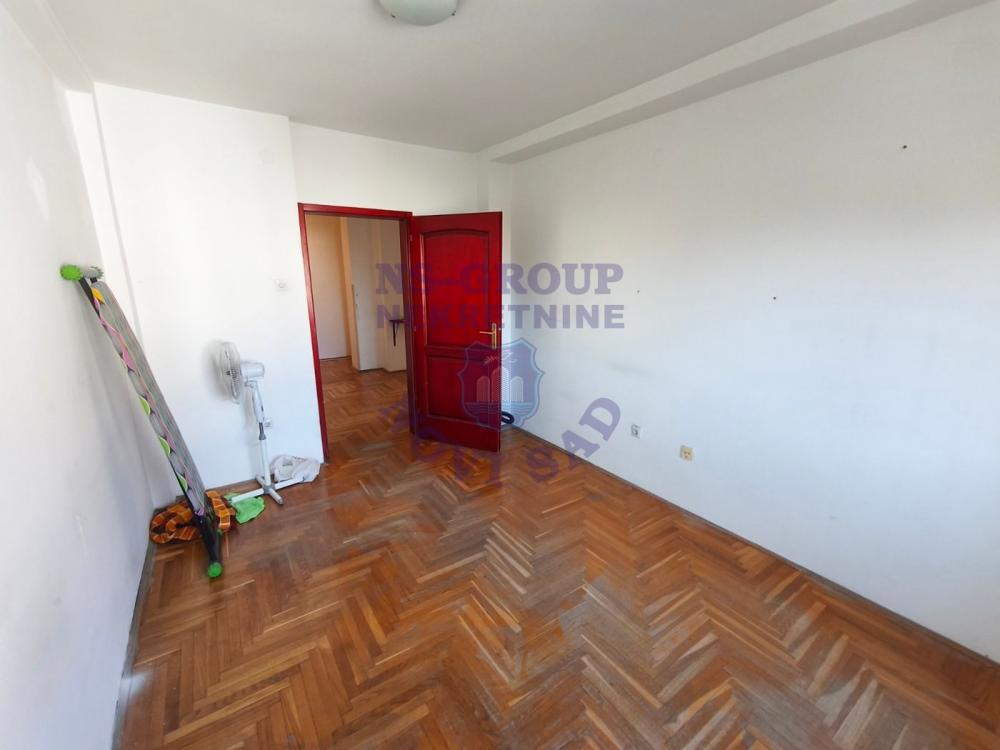 Slika 0 - Jednoiposoban, 46m2, Bulevar kralja Petra I Novi Sad, sa terasom, ima lift