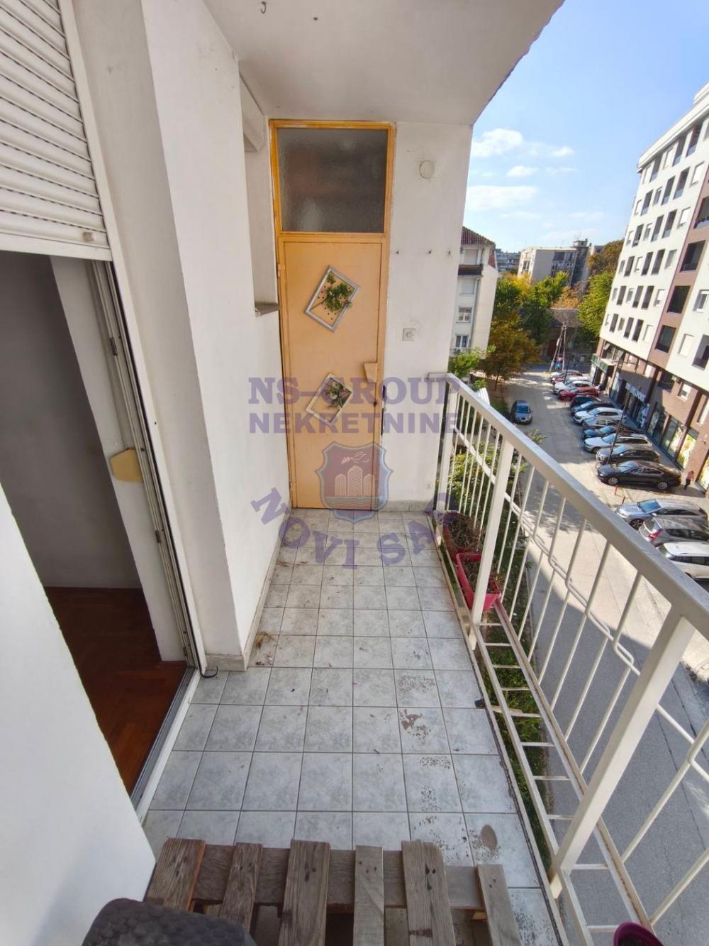 Slika 10 - Jednoiposoban, 46m2, Bulevar kralja Petra I Novi Sad, sa terasom, ima lift